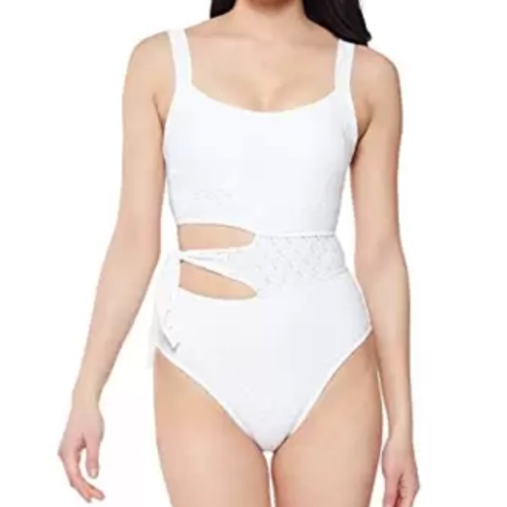 Jessica Simpson WHITE Sweet Tooth Solids Cutout One-Piece Swimsuit